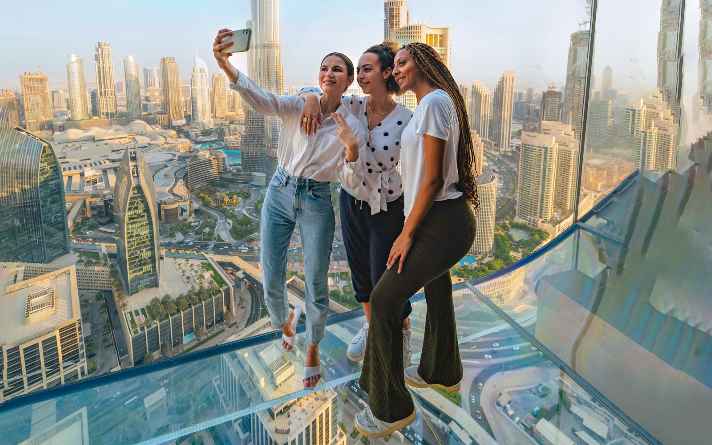 Поездка в дубай на двоих. Скай обсерватория Дубай. Skyview Tower Дубай. Address Sky view Дубай. Sky views Dubai смотровая площадка.